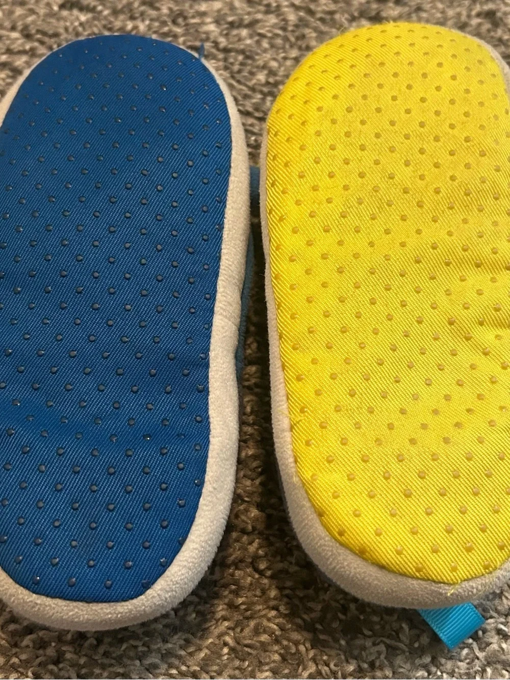 Nickelodeon Baby Shark & Daddy Plush Blue and Yellow Kids Slippers-Size 7/8